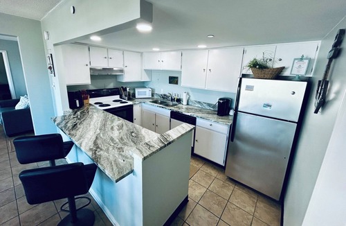 Little Salisbury Condo | Modern 2-bedroom condo steps from beach in Ocean City with pool and views