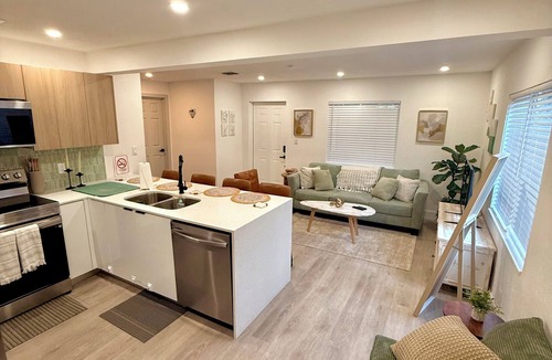 Central Oakland Park House | Modern 2 Bedroom Home in the Heart of Downtown Oakland Park