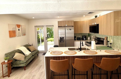 Central Oakland Park House | Modern 2 Bedroom Home in the Heart of Downtown Oakland Park