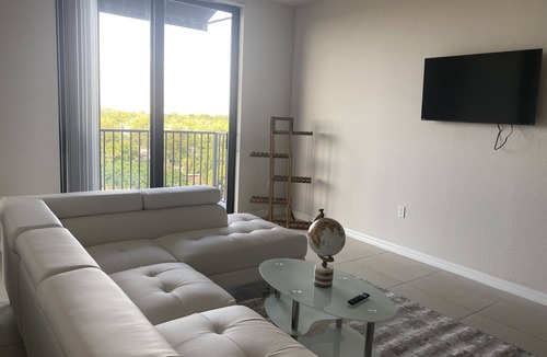 Coral Terrace Apartment | Modern 2 BR condo with downtown and city views