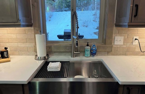 Coram Condo | Modern 2BD/2BA Condo GNP Proximity Private Spa BBQ