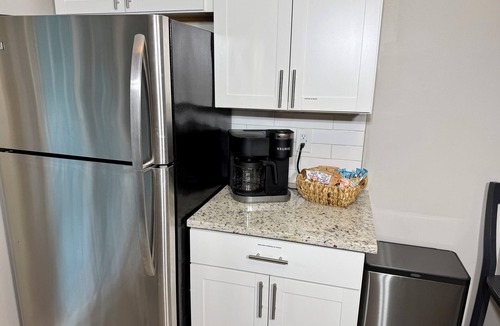 Scotia House | Modern 2BR - King - Parking - Kitchen - BBQ balcony - 500mbps Fios wifi