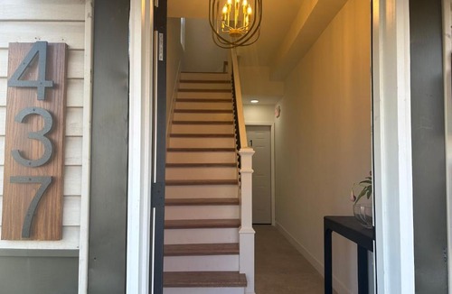 Communipaw Apartment | Modern 2BR Oasis