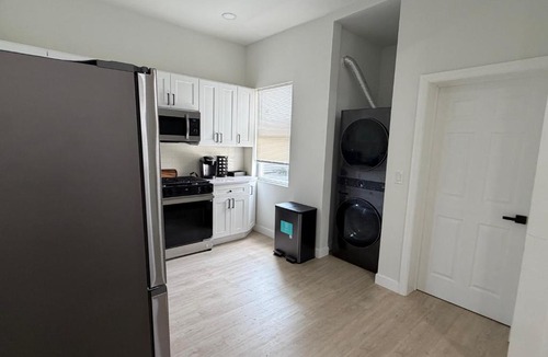 Communipaw Apartment | Modern 2BR Oasis
