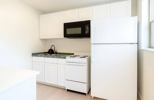 Riverside Park Apartment | Modern 2BR Stay w/Desk, Patio, BBQ + Free Parking