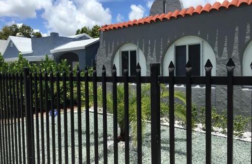Buena Vista House | Modern 3/1 house close to Beaches and Midtown
