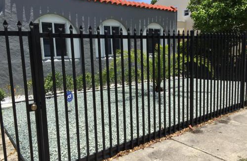 Buena Vista House | Modern 3/1 house close to Beaches and Midtown