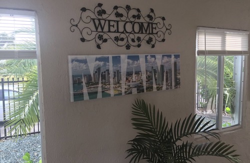 Buena Vista House | Modern 3/1 house near Beaches and Midtown