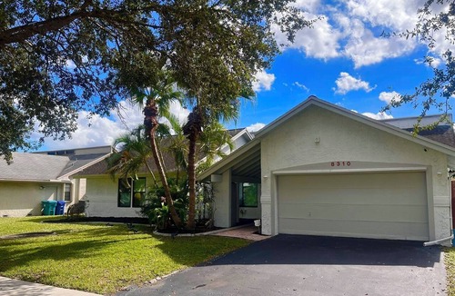Lauderhill House | Modern 3-bedroom pool home with WiFi and AC 2 full bathroom in Lauderhill.