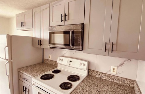 Newark House | Modern 3BR/3BA Townhouse Near UD: Great for Extended Stays