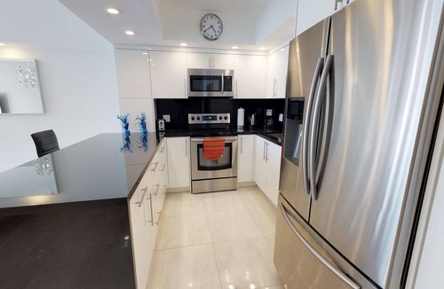 Sunny Isles Beach Condo | Modern 3BR Apt w/Pool View, Steps to Beach OR-202