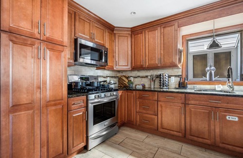 Kearny Apartment | Modern 3BR + Free Parking+Near NYC, EWR & American Dream Mall