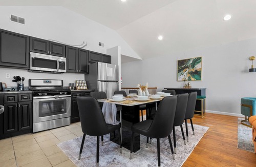 West Side House | Modern 3BR Sleeps 11 Near NYC with Pool Table