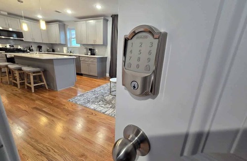 Forest Hill Apartment | Modern 3BR w/King Near Park