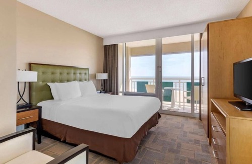 Northeast Virginia Beach Hotel | Modern 4 Units Beachfront Getaway Steps from Sand & Sea, Great for Families