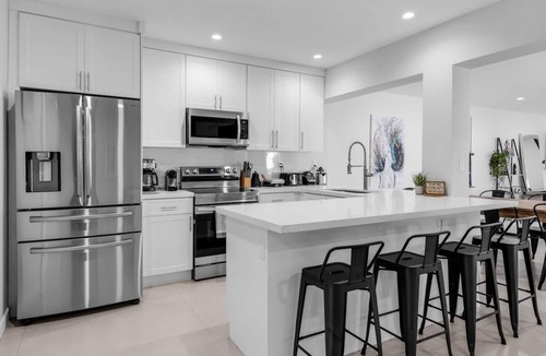 North Miami House | Modern 4BR Villa w/Pool BBQ 12 Min to Beach
