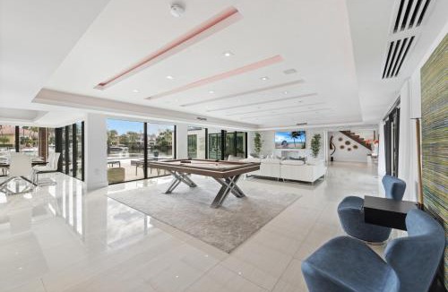 South Lake House | Modern 5-Bedroom Waterfront Villa with Private Pool, Dock, and Jacuzzi in Hollywood