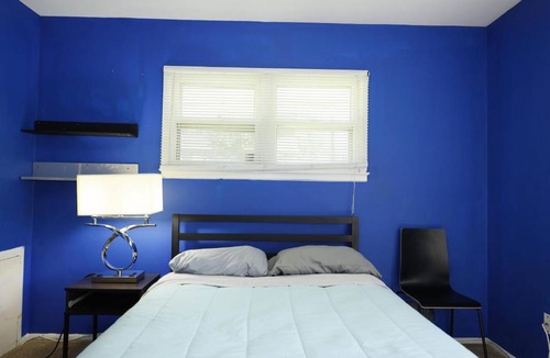 Hybla Valley Apartment | Modern 5BR Alexandria Home
