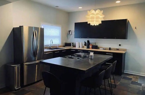 South Wedge Apartment | Modern 5BR Near Uni/Hospitals/Museums/Downtown