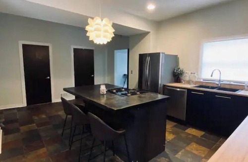 South Wedge Apartment | Modern 5BR Near Uni/Hospitals/Museums/Downtown