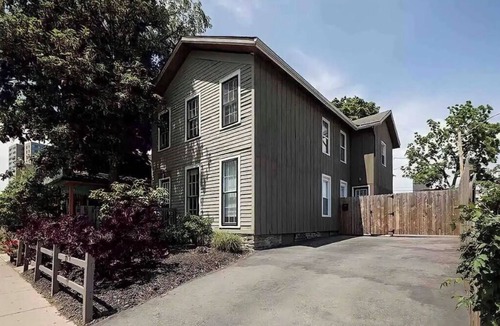 South Wedge Apartment | Modern 5BR Near Uni/Hospitals/Museums/Downtown