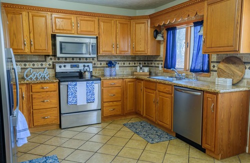 Gouldsboro House | "Modern 6BR Pocono Lake View Home Near Attractions W Balcony”