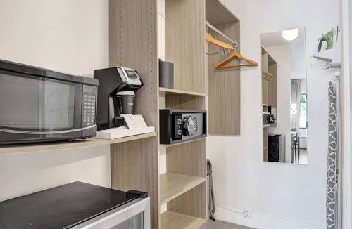 Galt Mile Apartment | Modern Aloe King Room Near Beach | The Botanica