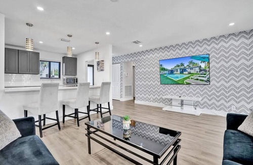 Hallandale Beach House | Modern/Amazing Pool/Close To Beach