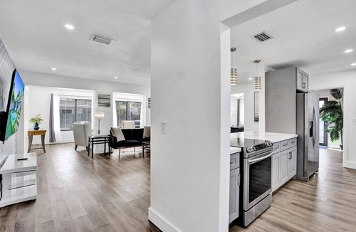 Hallandale Beach House | Modern/Amazing Pool/Close To Beach