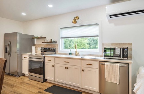 Millersburg House | Modern Amish Country Retreat w/Private Hot Tub
