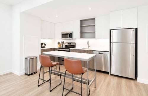 East Cambridge Apartment | Modern Apartment | Gym + Courtyard