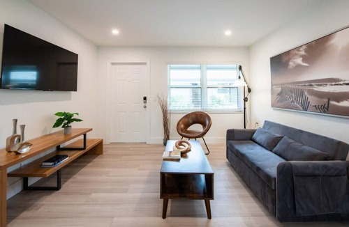 Poinciana Park Hotel | Modern Apt | Near Airport, Cruise & Downtown
