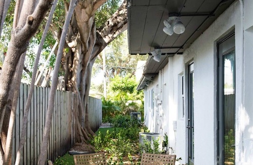 Poinciana Park Hotel | Modern Apt | Near Airport, Cruise & Downtown