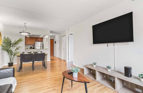 Crystal City Apartment | Modern Apt Walkable to Metro