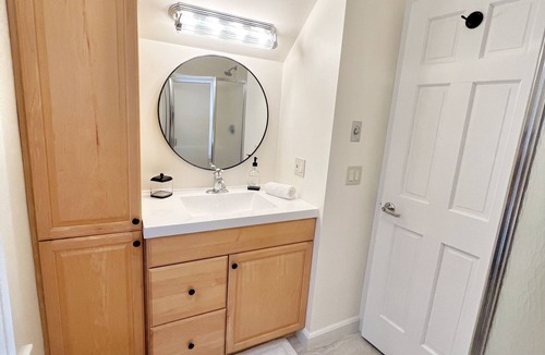 Marlborough House | Modern BEAUTIFUL STUDIO Fully Renovated - No Full Kitchen - Yes Fridge