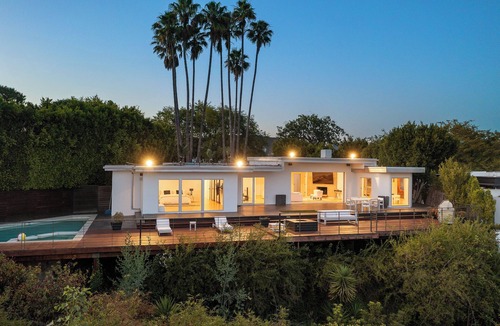 Beverly Glen House | Modern Beverly Hills Estate 180° Jetliner Views