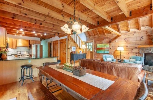 Faber Cabin | Modern Cabin; River! 13 acres! Hiking! Wineries!