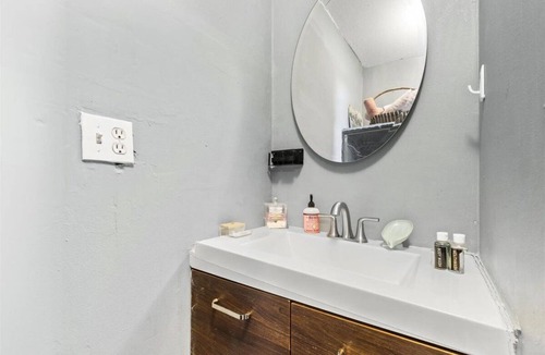 North Lauderdale Apartment | Modern comfortable close to the beach/airport