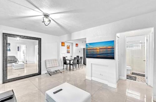 Royal Poinciana House | Modern & Comfy 2 BR Mins to Beach & Casino #191