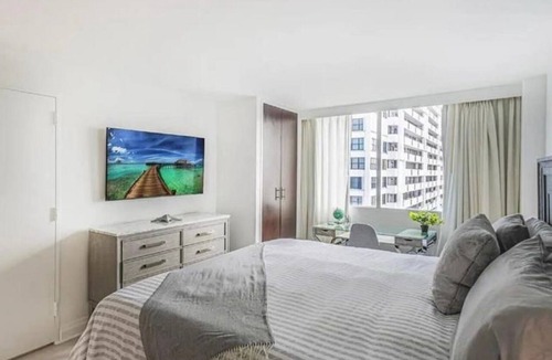 East Fort Lauderdale Hotel | Modern Condo by the Beach, Water Taxi Stop, Prime Location!
