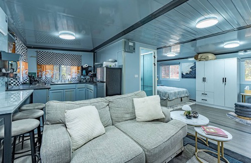 True House | Modern Container Home Private Hot Tub & Fire Pit Near Pipestem State Park