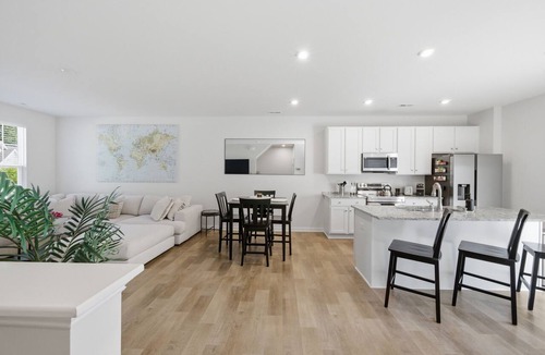 East Highland Park House | Modern, Cozy and Quiet Townhouse in Richmond, VA