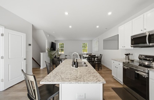 East Highland Park House | Modern, Cozy and Quiet Townhouse in Richmond, VA