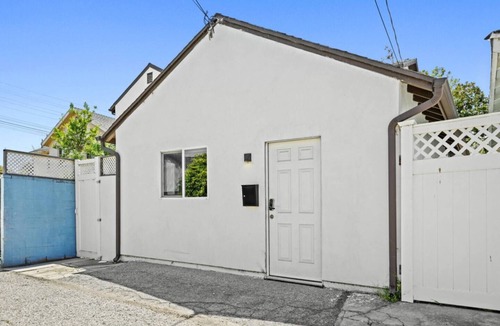 Clarkdale House | Modern & Cozy Guest House Studio PET Friendly Parking