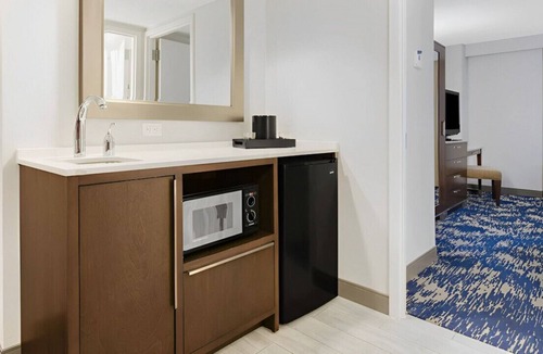 Rosemont House | Modern & Cozy Staycation for Groups! Pool, Gym
