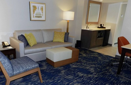 Rosemont House | Modern & Cozy Staycation for Groups! Pool, Gym