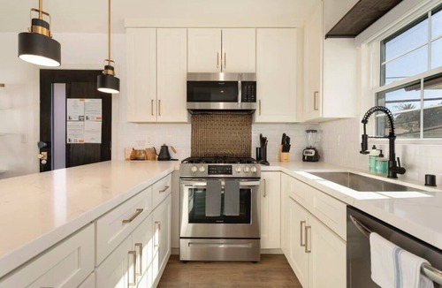 Carlson Park Apartment | Modern Culver City Stay with Balcony & Parking