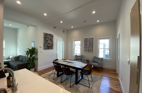 Salem Condo | Modern Downtown Salem 3 Bedroom - Park & Play