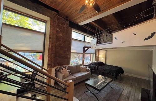 Salem Apartment | Modern Downtown Salem Retreat
