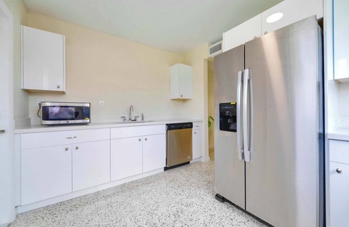 Northeast Miami House | Modern Extended Stay Near Miami Beach